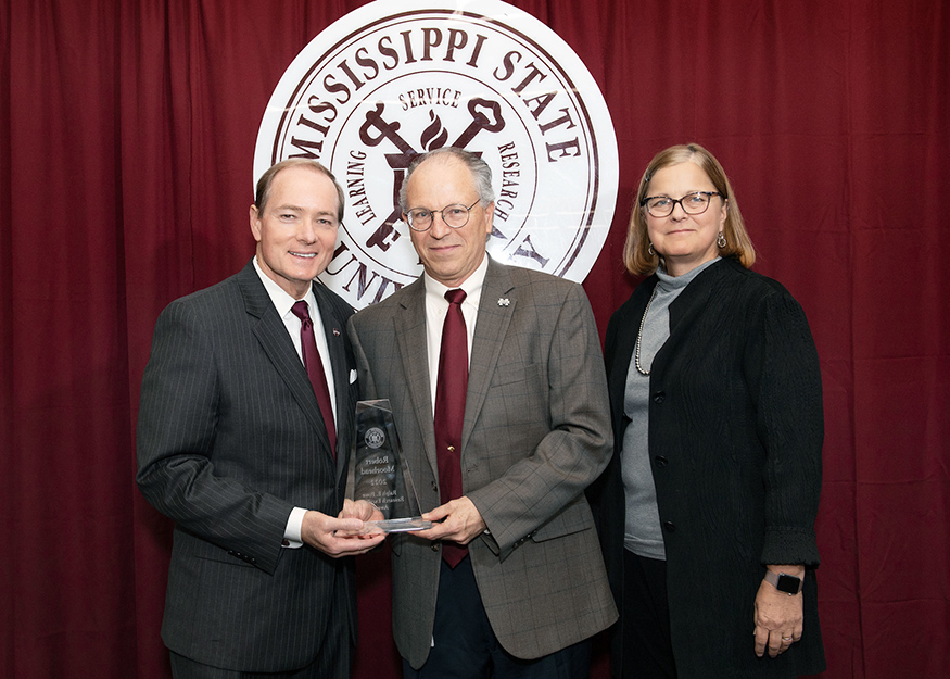 MSU President Mark E. Keenum and Vice President for Research and Economic Development Julie Jordan present the 2022 Ralph E. Powe 
Research Excellence Award